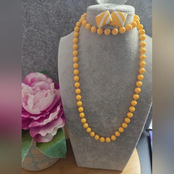 Yellow Beaded Necklace and Earring Jewelry Set - Picture 4 of 7